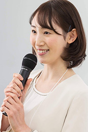 テレビ・ラジオ出身プロ司会者が進行。